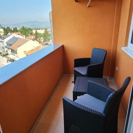 Brand New Two Bedroom And One Living Room Apartment In A Great Location! 塞拉耶佛 外观 照片