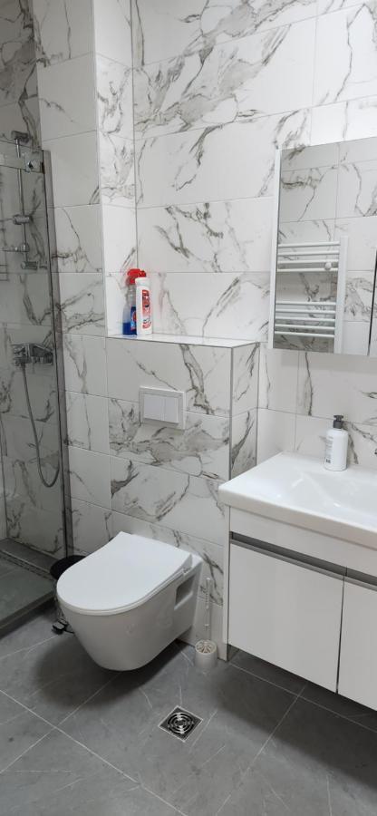 Brand New Two Bedroom And One Living Room Apartment In A Great Location! 塞拉耶佛 外观 照片