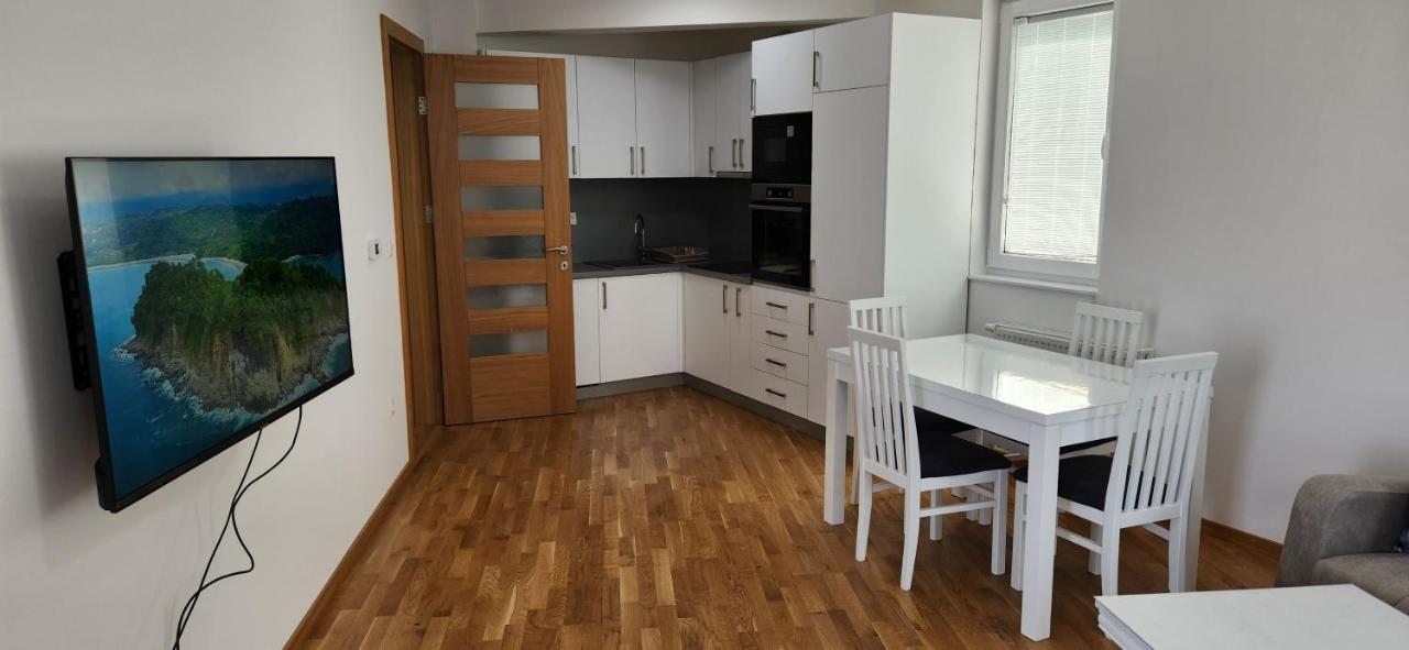 Brand New Two Bedroom And One Living Room Apartment In A Great Location! 塞拉耶佛 外观 照片