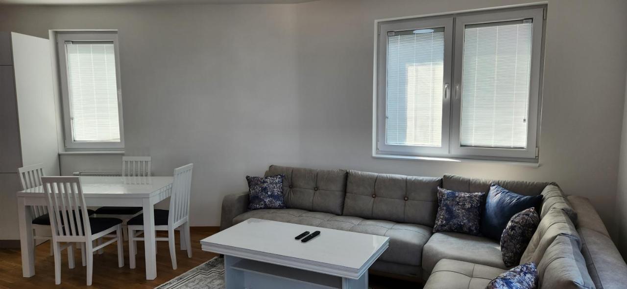 Brand New Two Bedroom And One Living Room Apartment In A Great Location! 塞拉耶佛 外观 照片