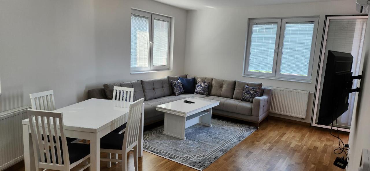 Brand New Two Bedroom And One Living Room Apartment In A Great Location! 塞拉耶佛 外观 照片